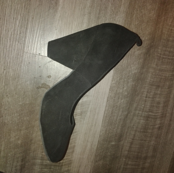 Heels - Picture 2 of 3